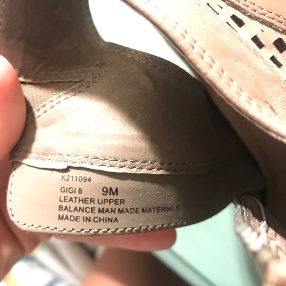 Adam Tucker brown heels size 9 - Picture 3 of 4